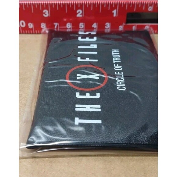 NIP Loot Crate Exclusive X-Files Circle of Truth Card Game Brand New In Plastic - Picture 9 of 9